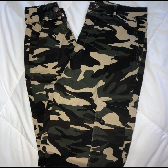 Fashion Nova Pants - Fashion Nova camo pants